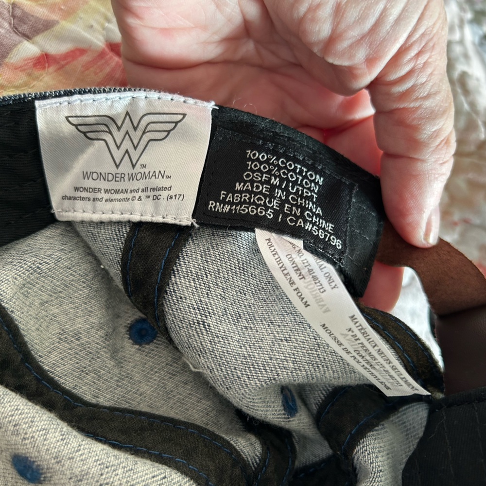 Wonder Woman embroidered baseball cap - Picture 2 of 3